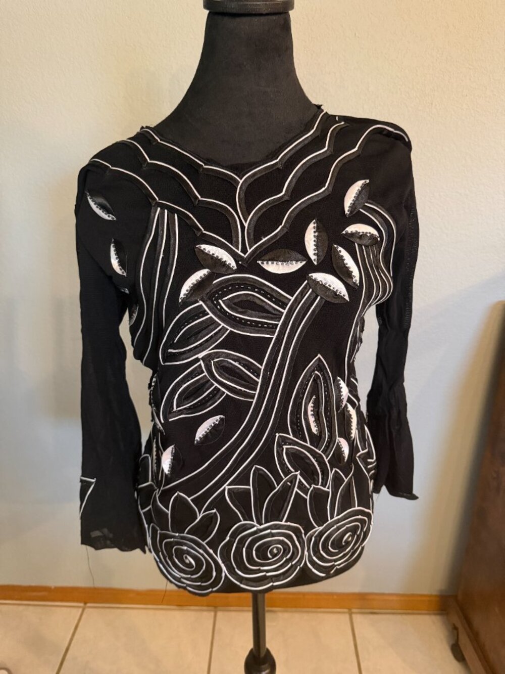 Pretty Angel M 95% Silk Black White Embellished Floral Art-to-Wear Top